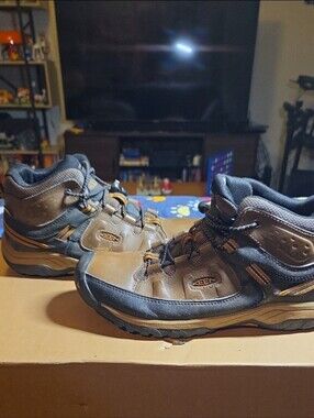 KEEN Targhee Waterproof Hiking Boots Size 5 Dark Earth Brown PRE OWNED No Box